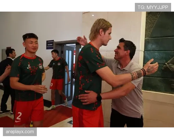 Lautaro训练场展现刻苦精神，媒体聚焦新赛季表现备受期待