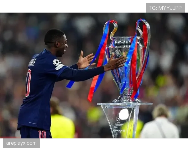 登贝莱与内马尔盘带风格对比:效率差异与花活实用性分析 登贝莱与内马尔盘带风格对比:效率差异与花活实用性分析